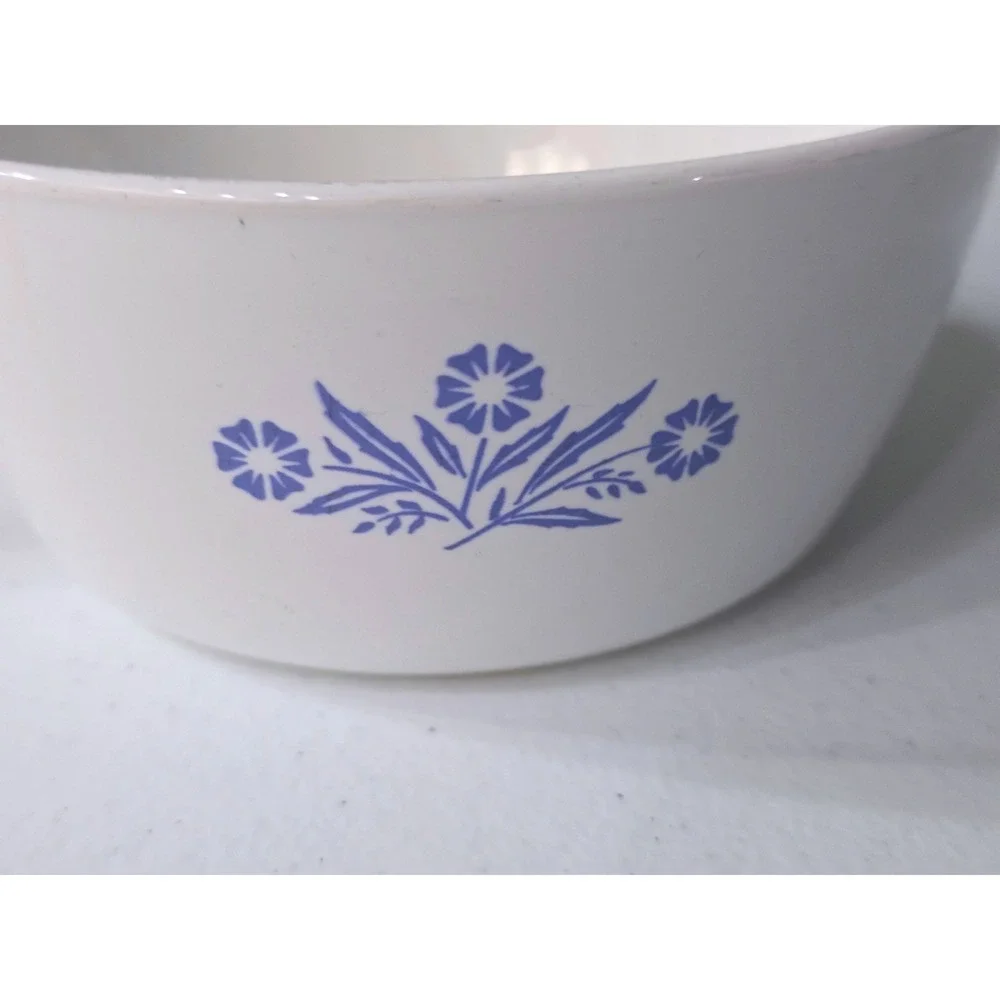 Vintage Corning Ware Blue Cornflower P-82-B 1.5 Pint Saucepan with Pyrex Lid